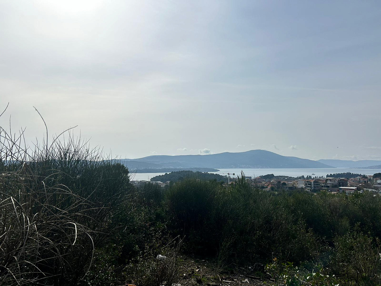 Urbanisiertes Grundstück mit Meerblick in Tivat – Mrčevac, 1602 m²